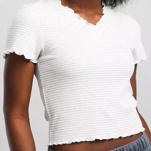 what is it: white tee.    brand:buckle.     size: xs/xxs